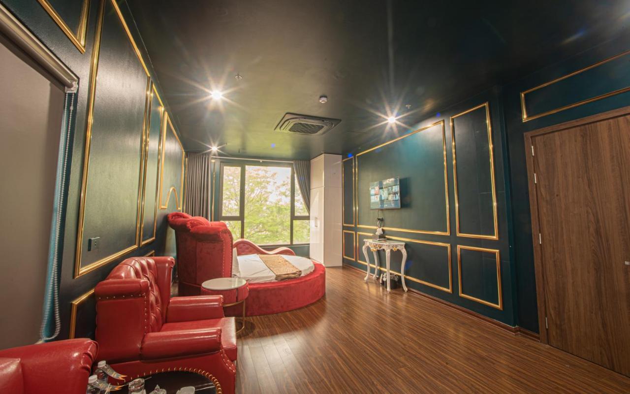 Royal & Khách sạn 3*